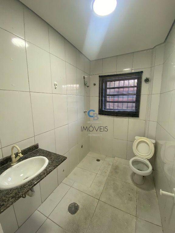 Casa para alugar com 3 quartos, 240m² - Foto 18