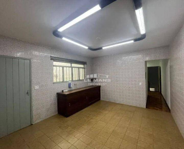 Casa para alugar com 3 quartos, 210m² - Foto 9