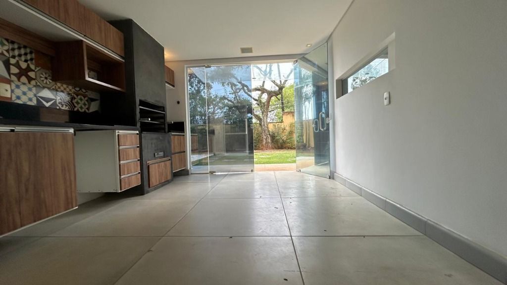 Casa de Condomínio para alugar com 3 quartos, 280m² - Foto 12