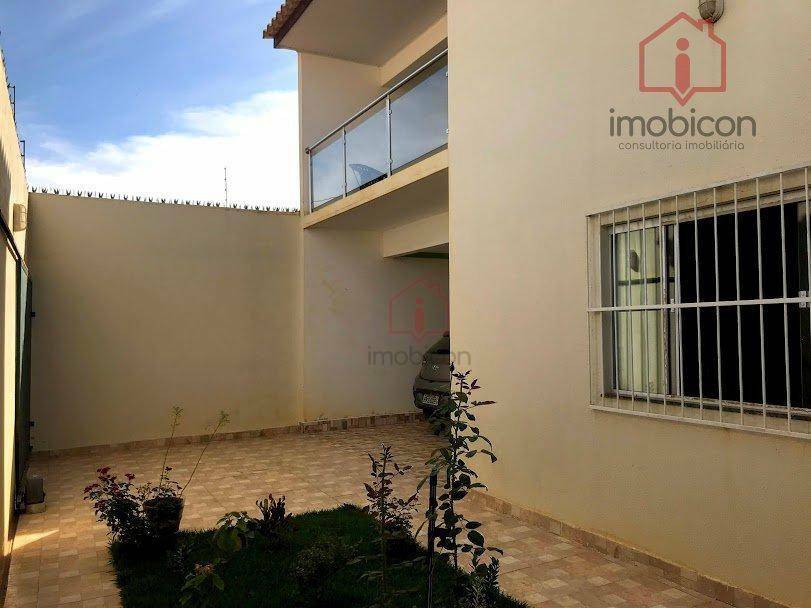 Casa à venda com 6 quartos, 220m² - Foto 4