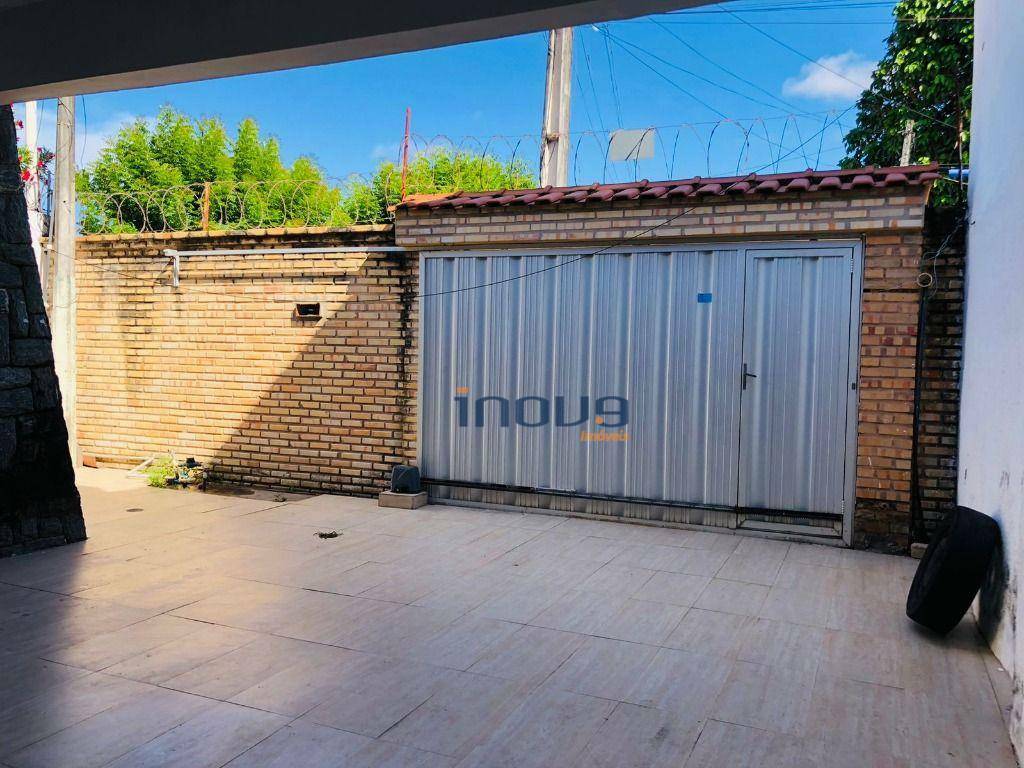 Casa à venda com 5 quartos, 250m² - Foto 2