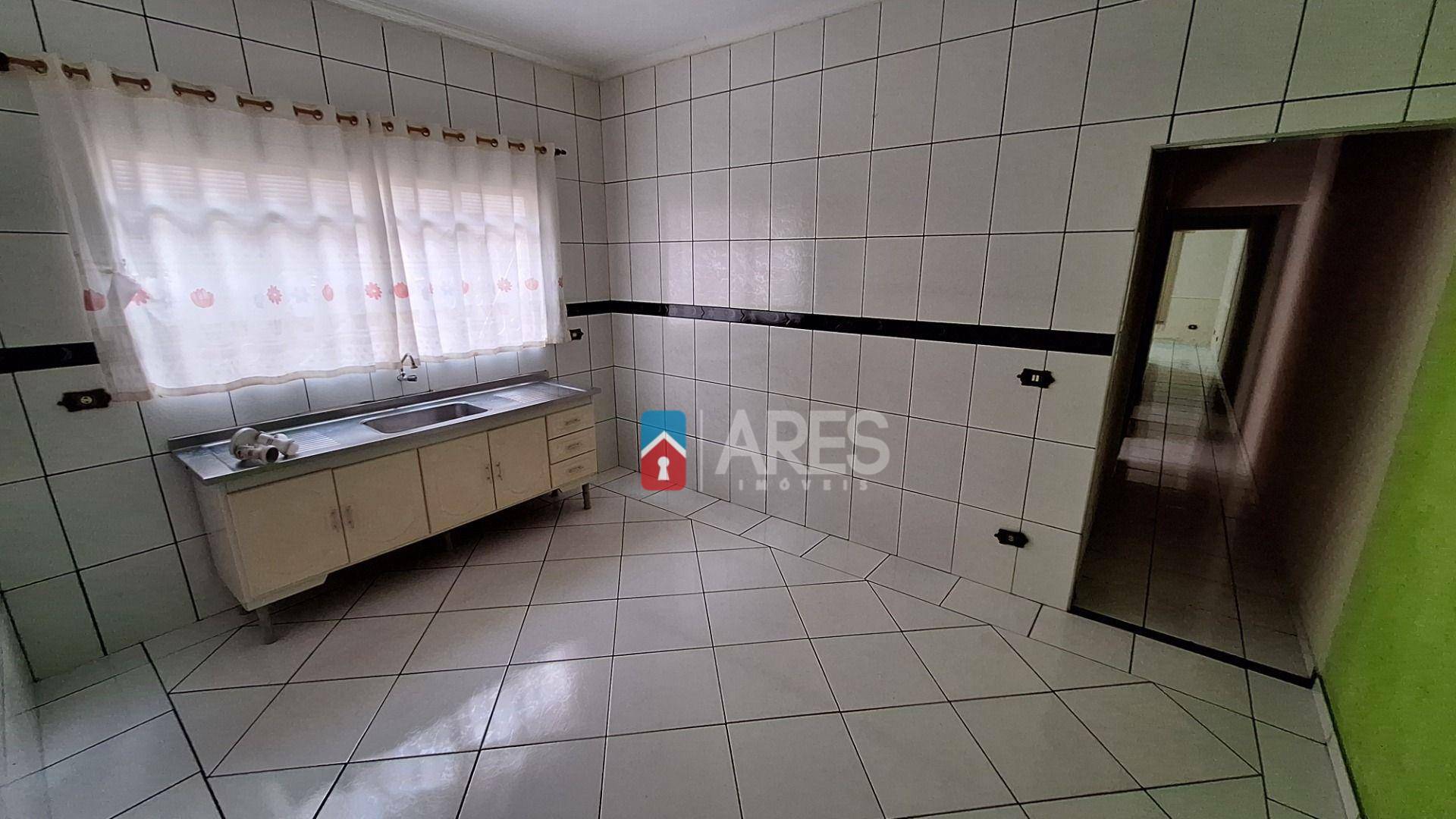 Casa para alugar com 2 quartos, 140m² - Foto 11