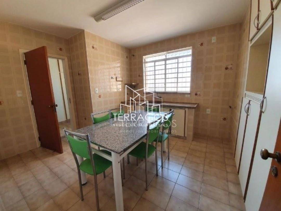 Casa à venda com 3 quartos, 207m² - Foto 9