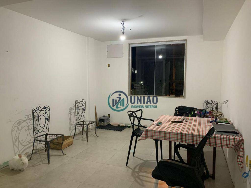 Apartamento à venda com 2 quartos, 75m² - Foto 1