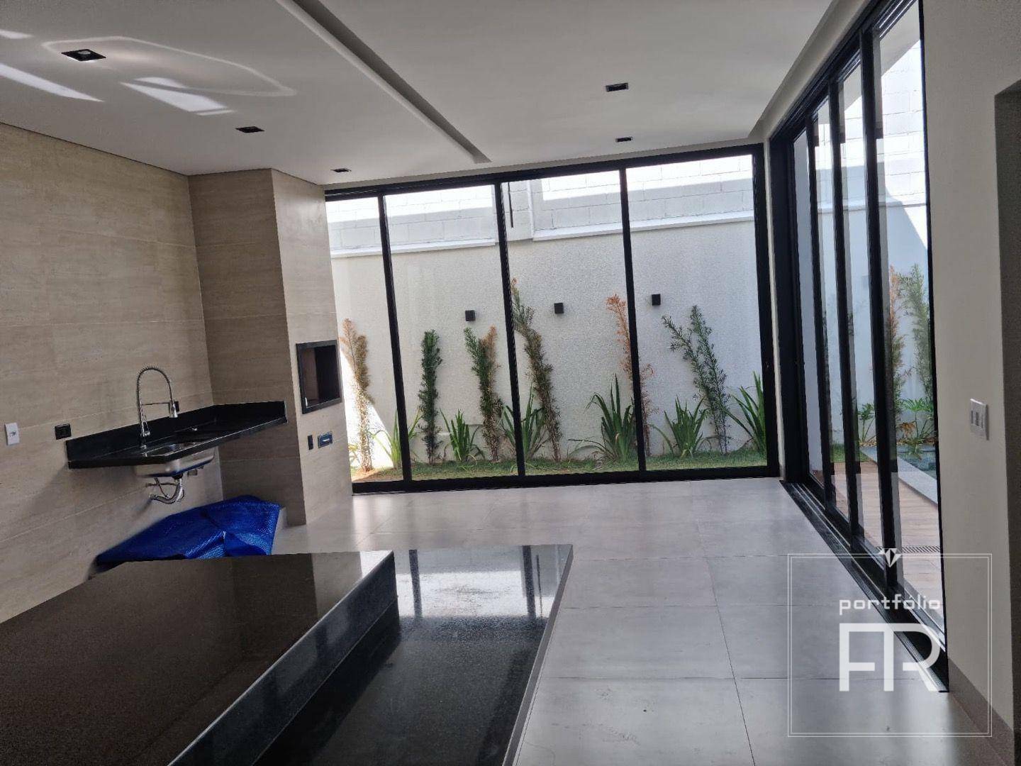 Casa de Condomínio à venda com 3 quartos, 208m² - Foto 4