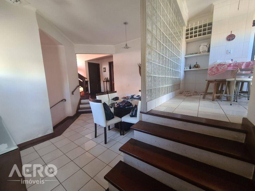 Casa de Condomínio à venda com 4 quartos, 300m² - Foto 5