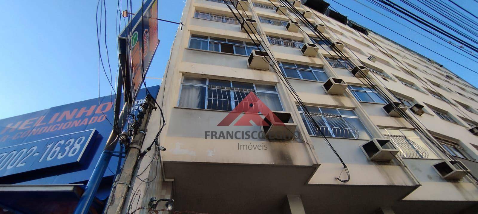 Apartamento à venda com 2 quartos, 70m² - Foto 2