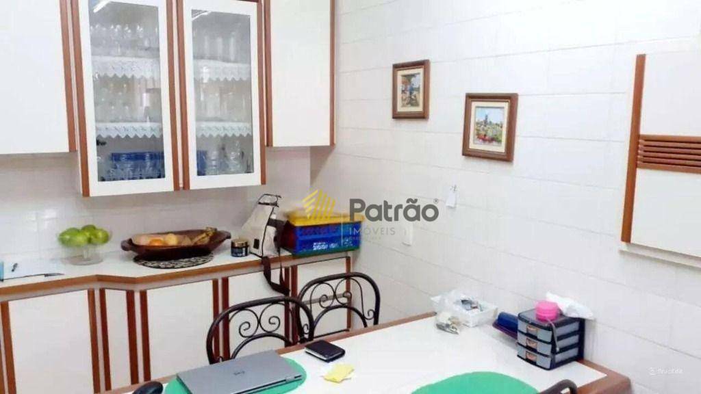 Apartamento à venda com 3 quartos, 155m² - Foto 2