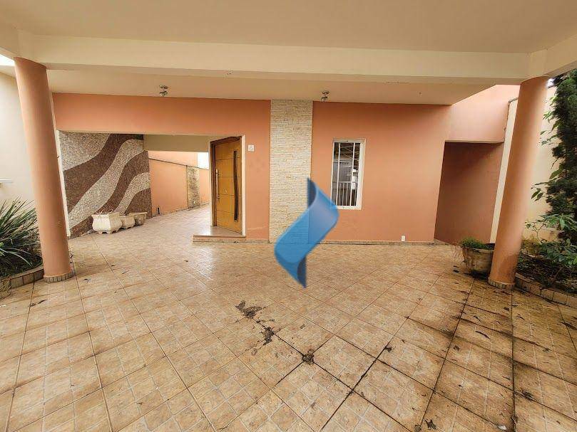 Casa à venda e aluguel com 3 quartos, 277m² - Foto 2