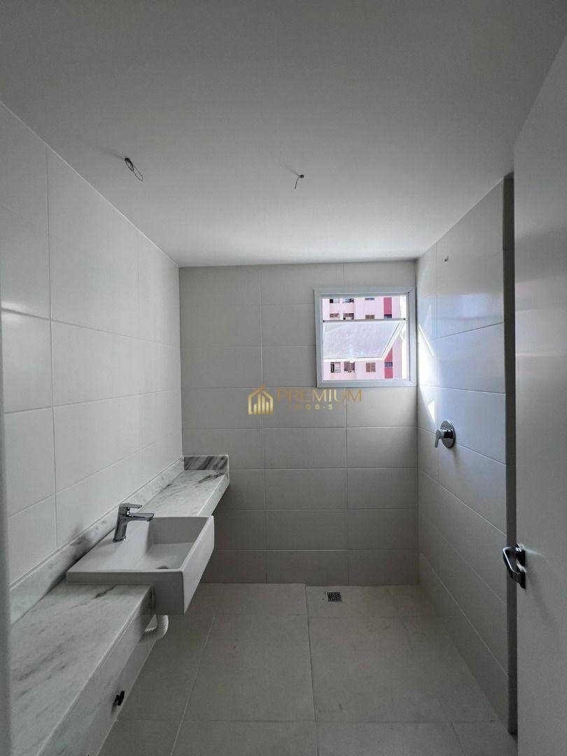 Apartamento à venda com 2 quartos, 76m² - Foto 9