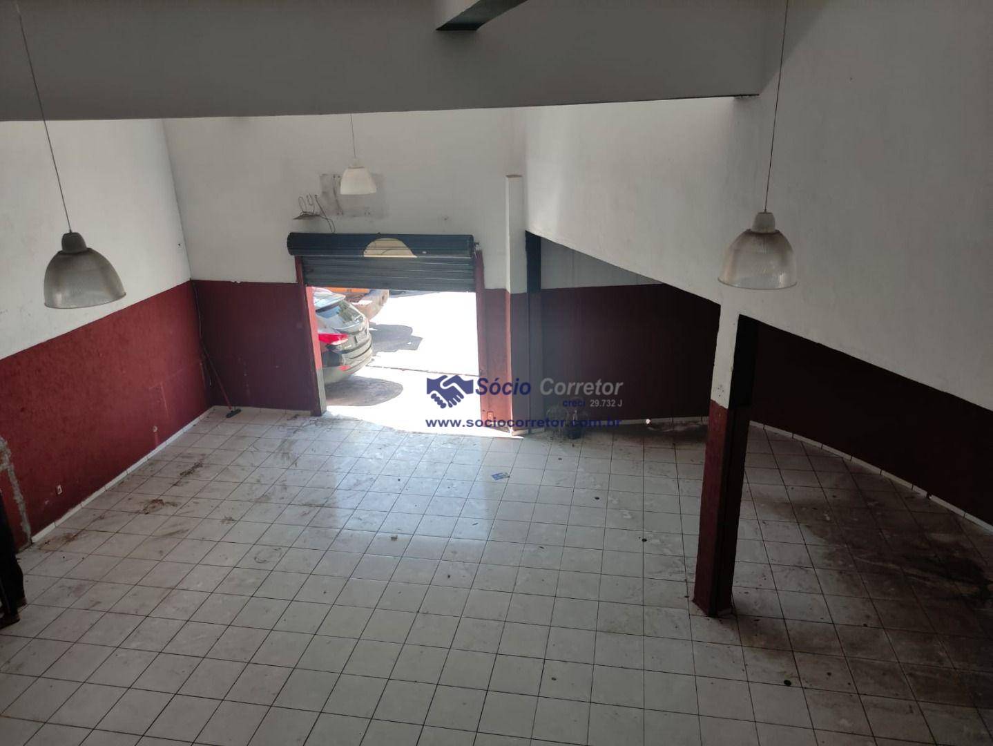 Sobrado à venda com 4 quartos, 335m² - Foto 1