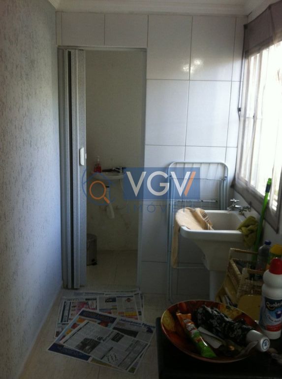 Casa à venda com 5 quartos, 200m² - Foto 4