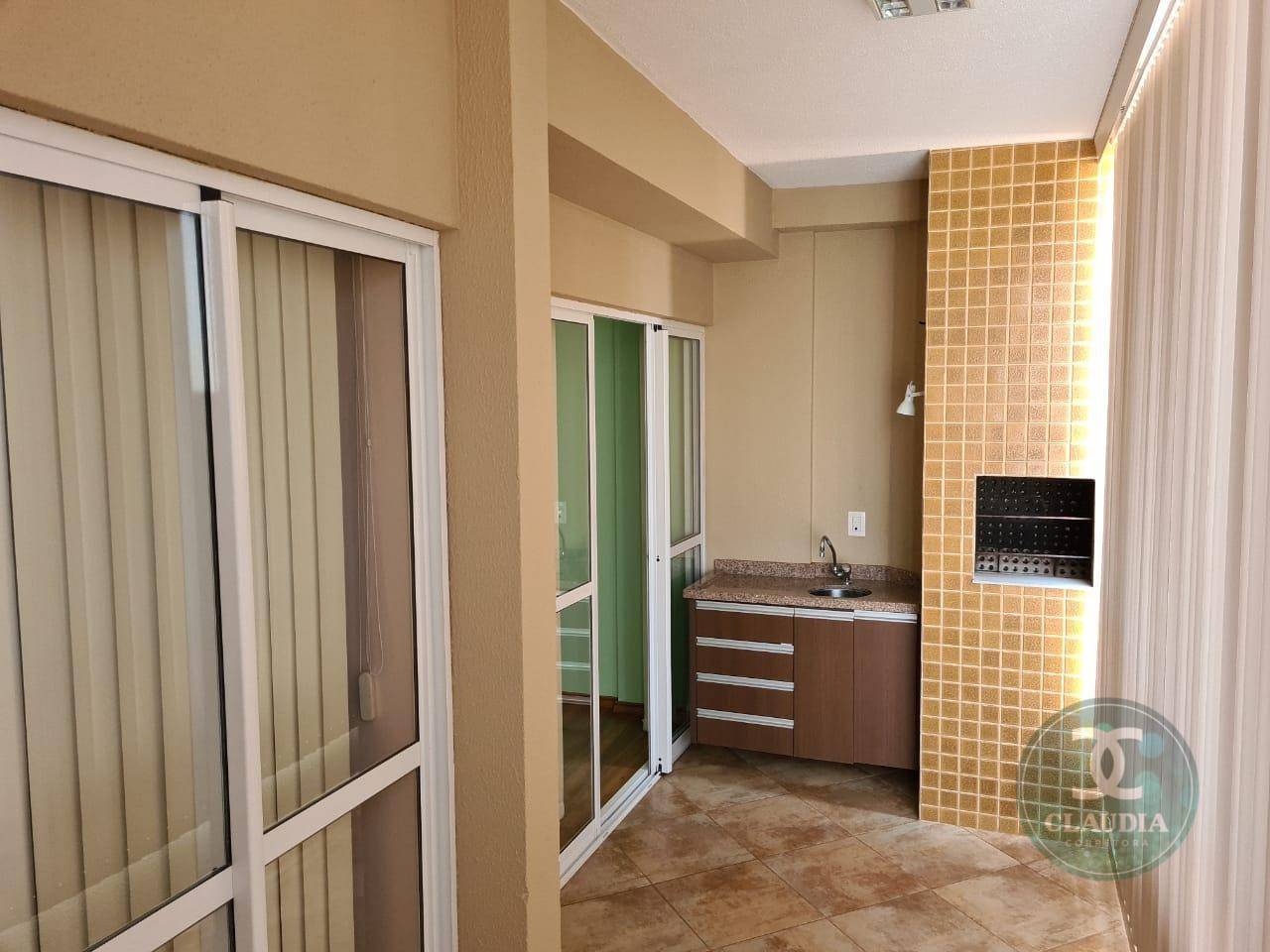 Apartamento à venda com 3 quartos, 208m² - Foto 2