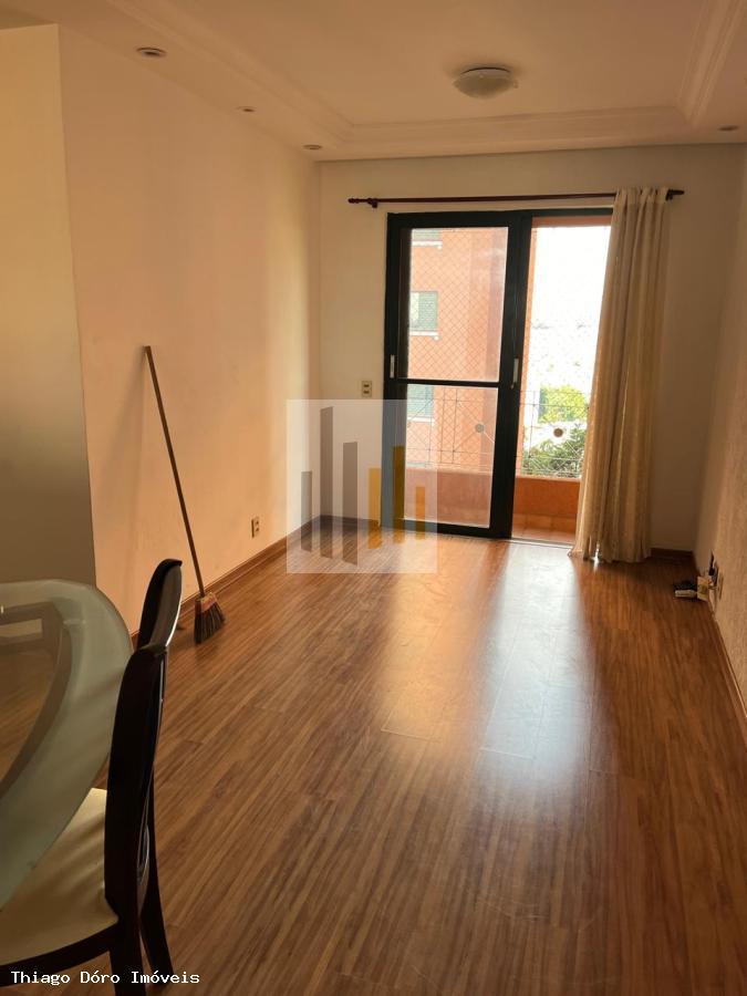 Apartamento à venda com 3 quartos, 65m² - Foto 2