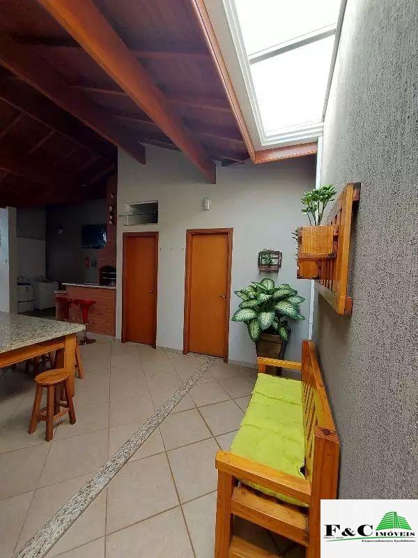 Casa à venda com 3 quartos, 225m² - Foto 3