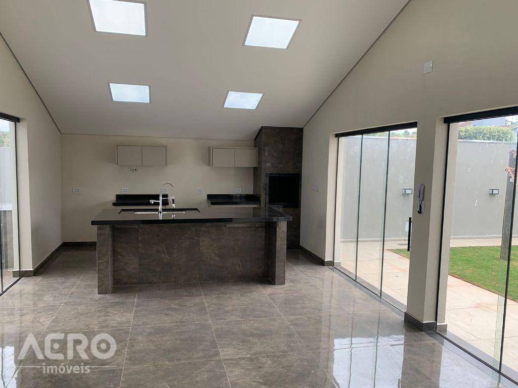 Casa de Condomínio para alugar com 2 quartos, 203m² - Foto 1