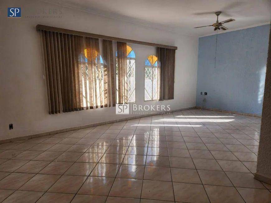 Casa à venda com 3 quartos, 168m² - Foto 1