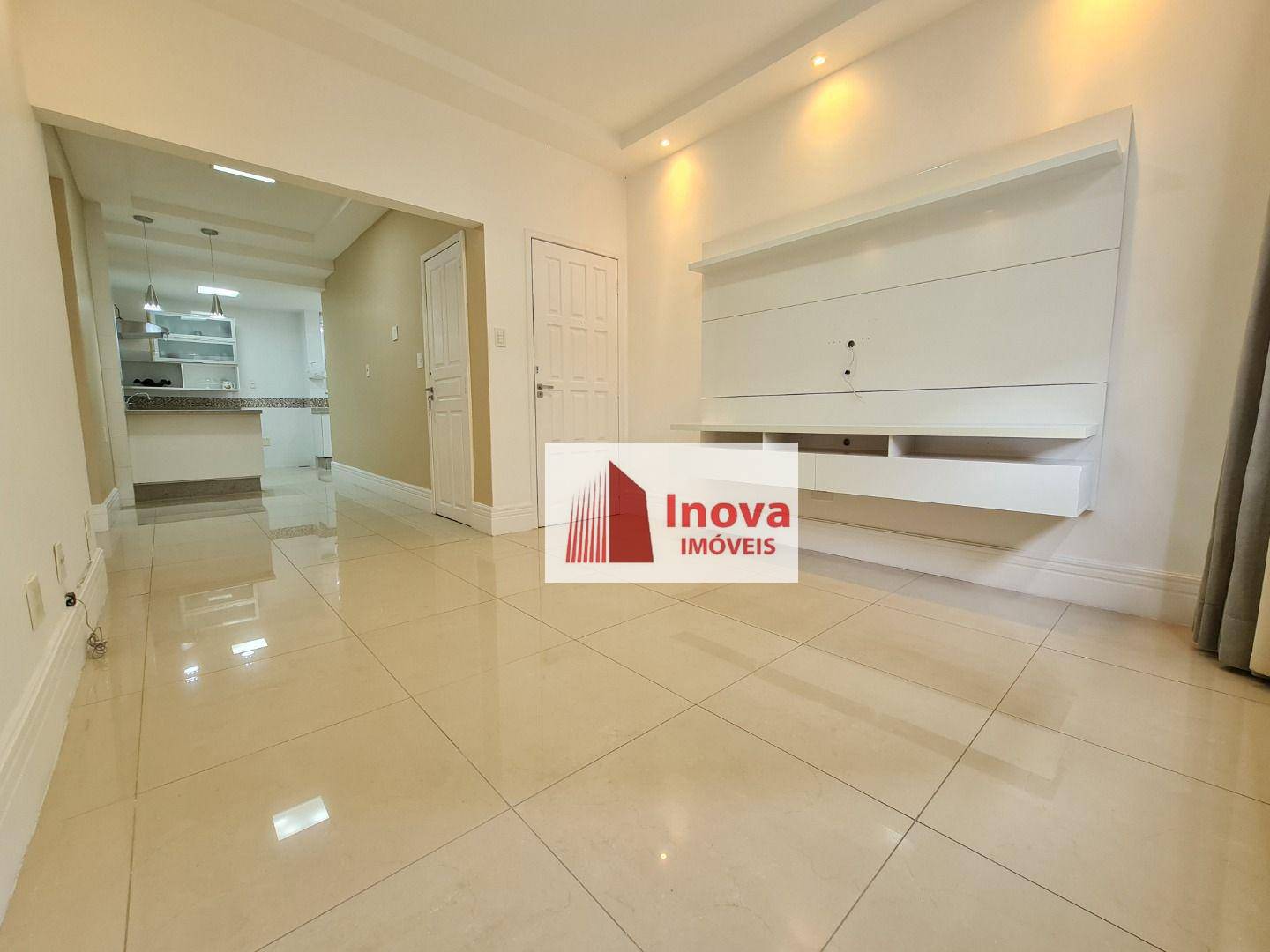 Apartamento à venda com 3 quartos, 140m² - Foto 2