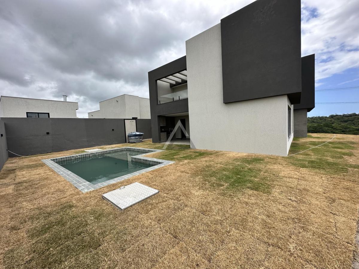 Casa de Condomínio à venda com 4 quartos, 245m² - Foto 4