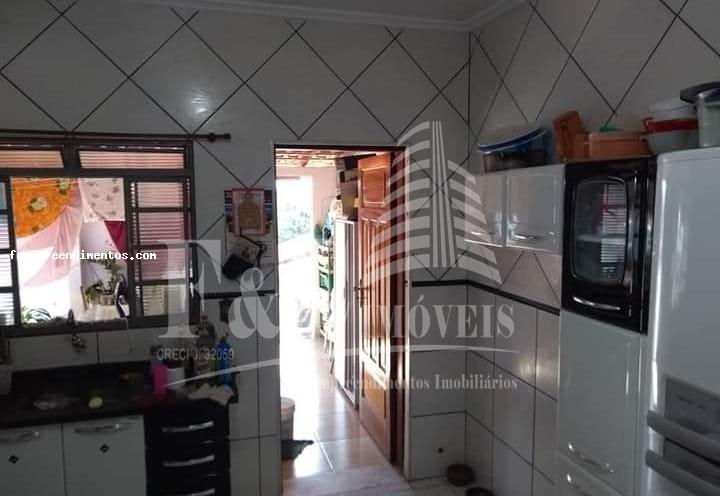 Sobrado à venda com 5 quartos, 250m² - Foto 1