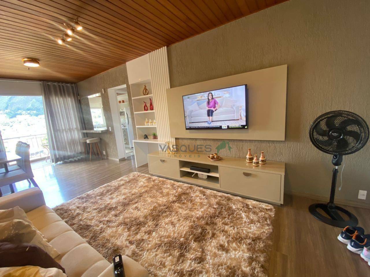 Apartamento à venda com 2 quartos, 67m² - Foto 2