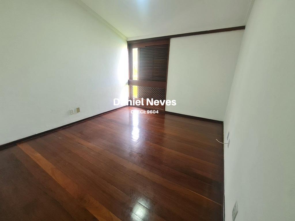 Casa à venda com 4 quartos, 334m² - Foto 25