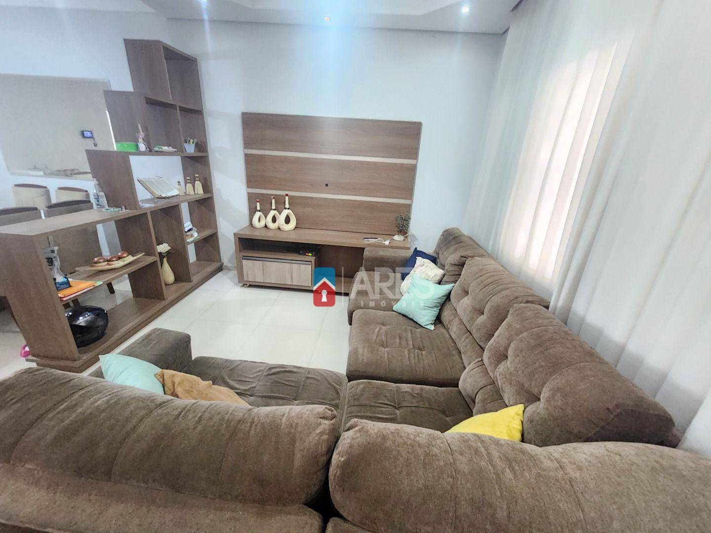 Casa à venda com 3 quartos, 106m² - Foto 2