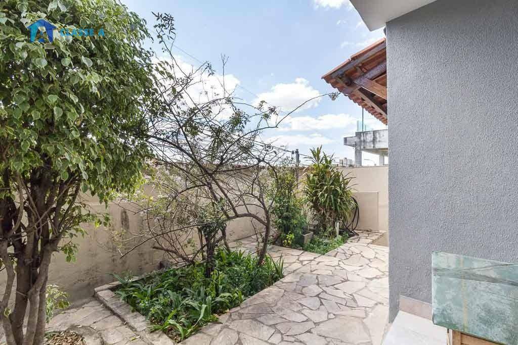 Casa à venda com 4 quartos, 228m² - Foto 29