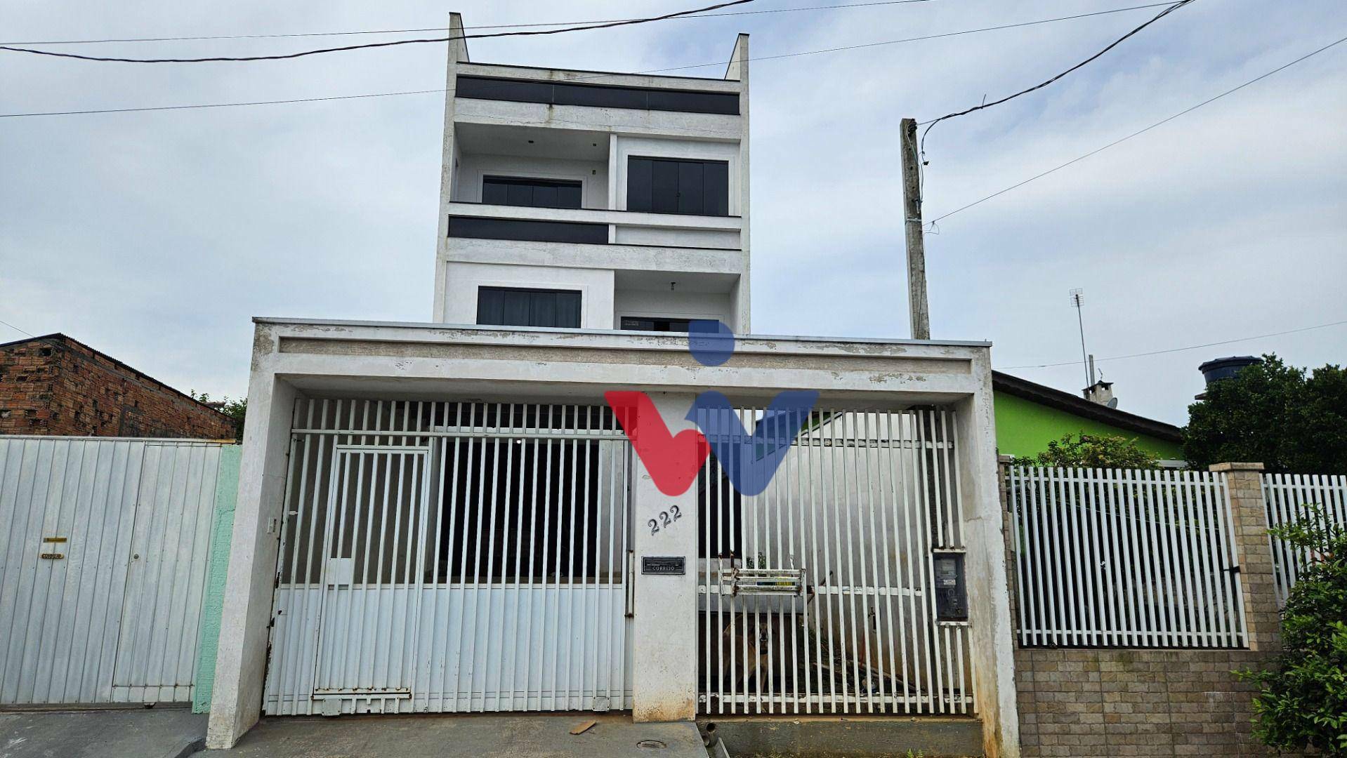 Sobrado à venda com 4 quartos, 350m² - Foto 1