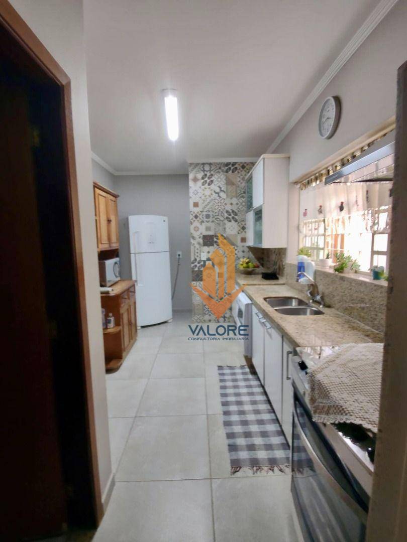 Casa à venda com 3 quartos, 250m² - Foto 17