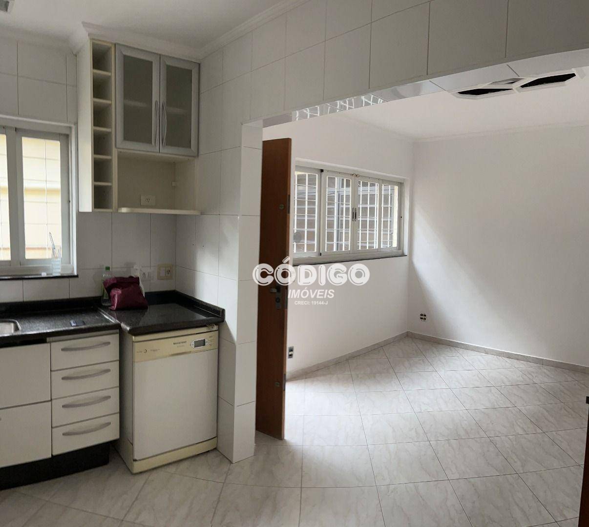 Casa à venda e aluguel com 3 quartos, 235m² - Foto 8