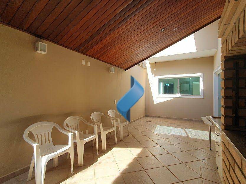 Casa à venda com 3 quartos, 218m² - Foto 8