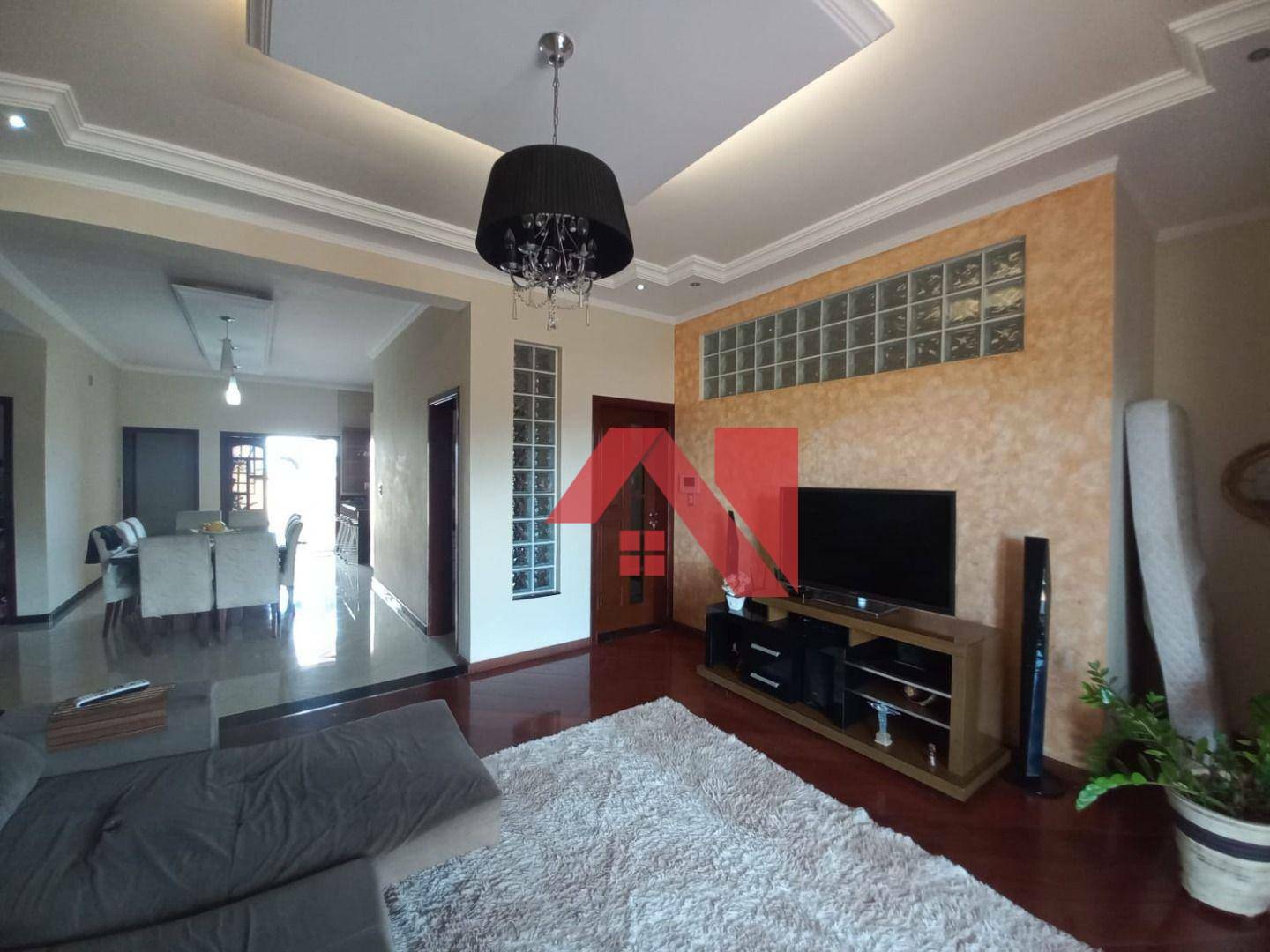 Sobrado à venda com 3 quartos, 540m² - Foto 1