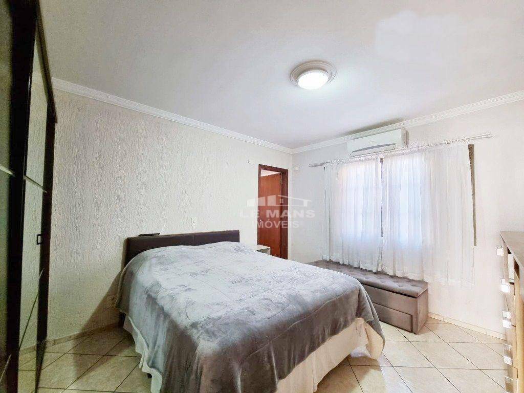 Casa à venda com 4 quartos, 210m² - Foto 17