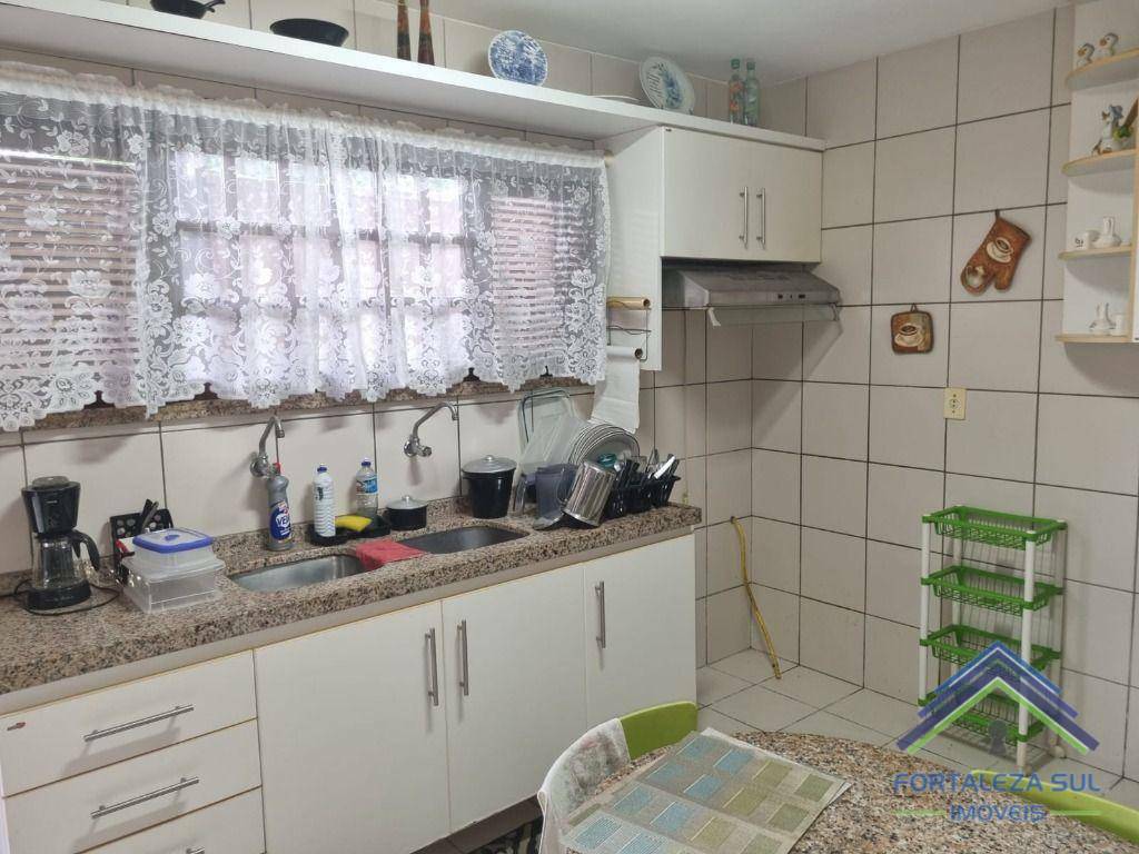 Casa de Condomínio à venda com 5 quartos, 190m² - Foto 41