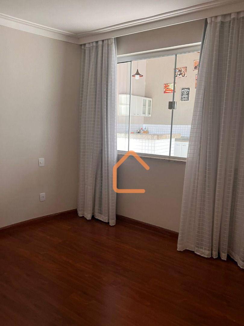 Casa à venda com 4 quartos, 352m² - Foto 17