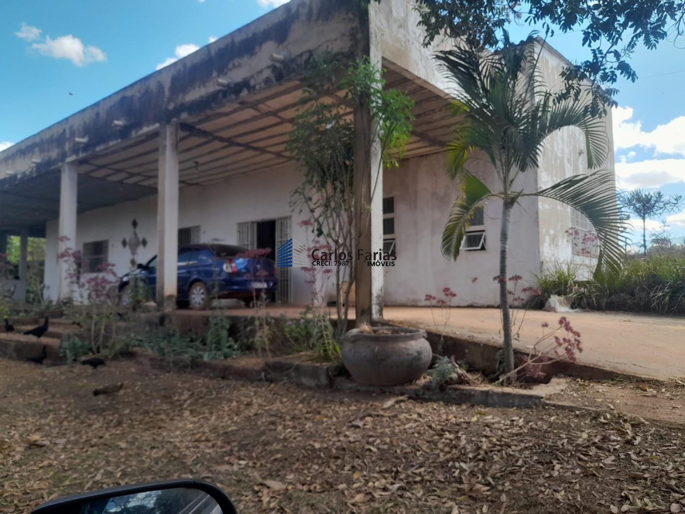 Chácara à venda com 4 quartos, 390m² - Foto 1