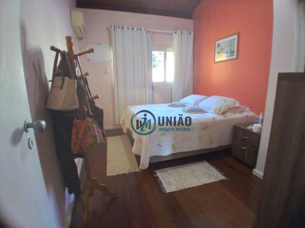 Casa de Condomínio à venda com 4 quartos, 250m² - Foto 12