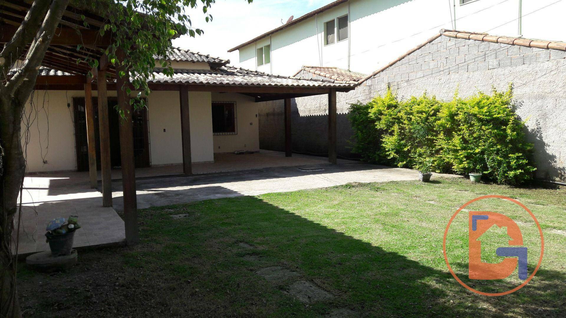 Casa à venda com 3 quartos, 157m² - Foto 2