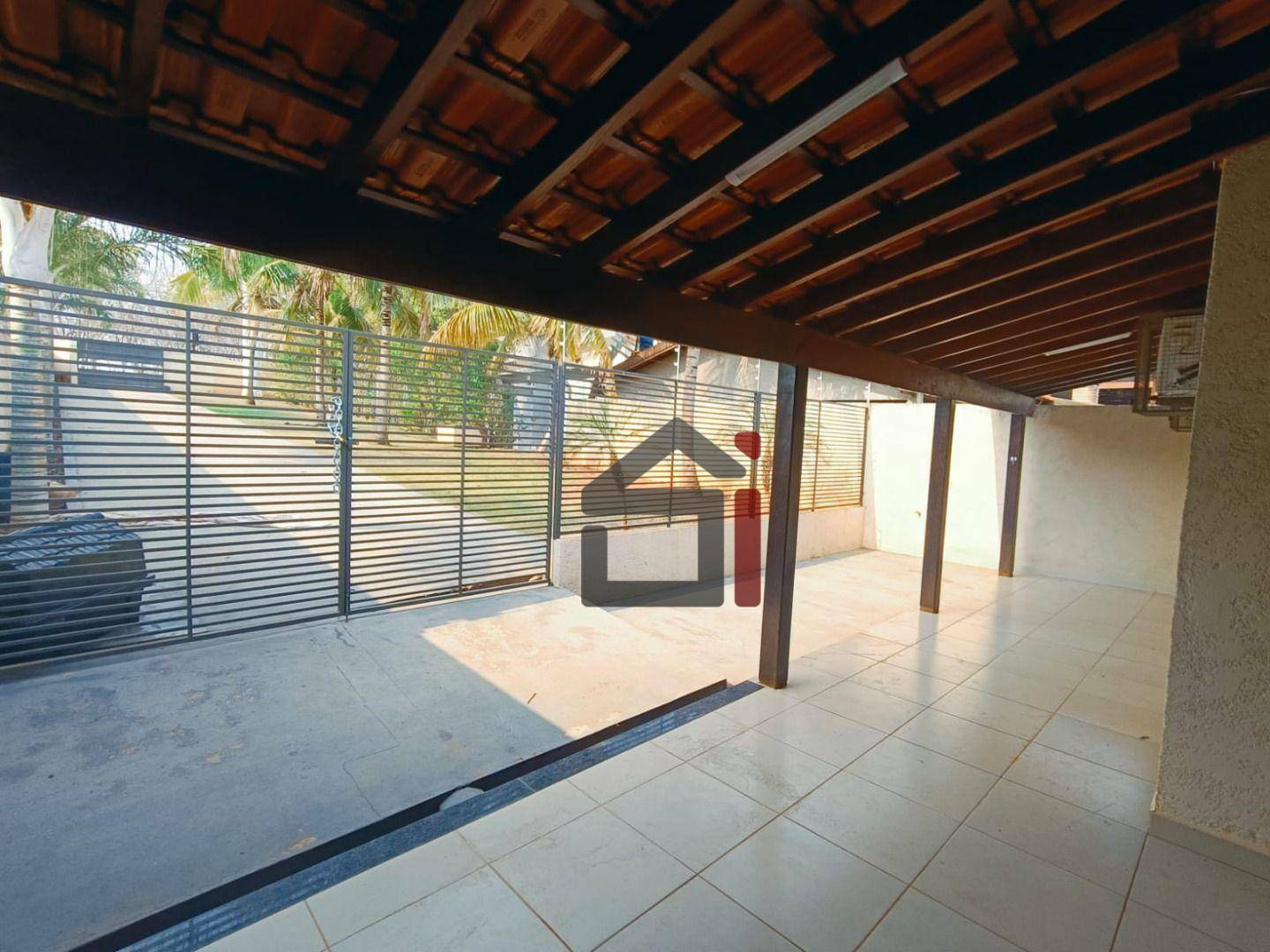 Chácara à venda com 3 quartos, 250m² - Foto 2