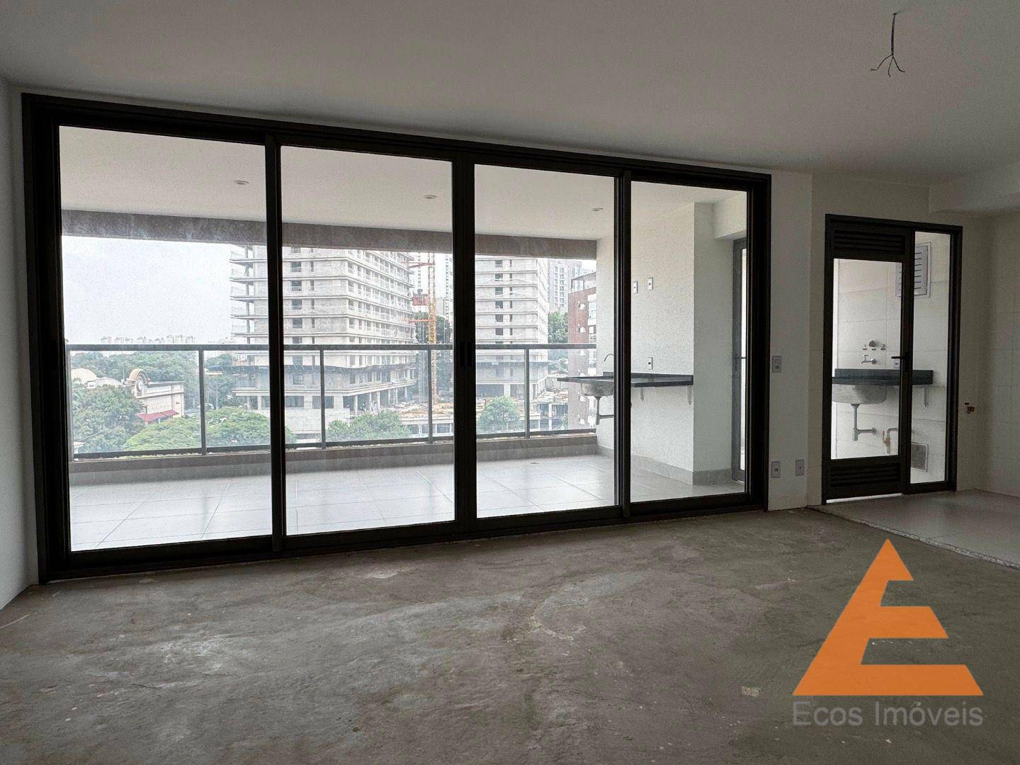 Apartamento à venda com 3 quartos, 110m² - Foto 1