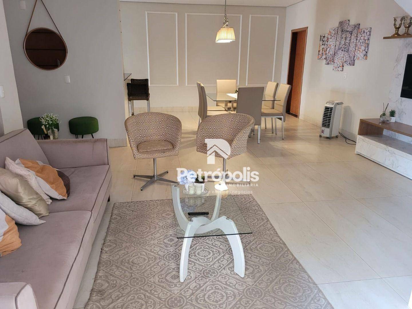 Casa à venda com 4 quartos, 220m² - Foto 4