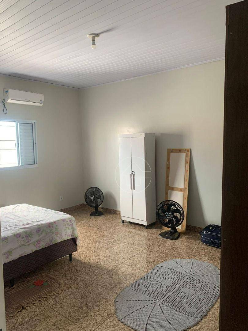 Casa à venda com 3 quartos, 221m² - Foto 10