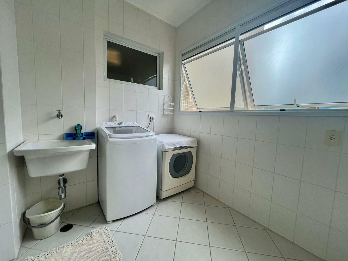 Apartamento à venda com 3 quartos, 131m² - Foto 32