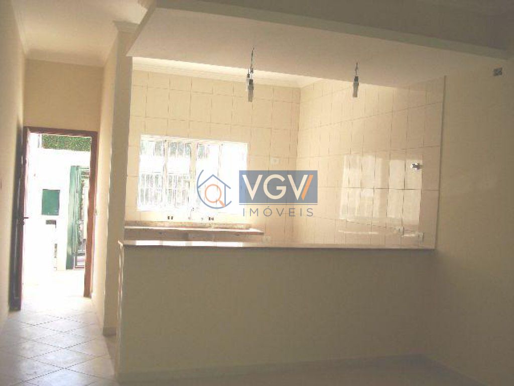 Casa à venda com 3 quartos, 110m² - Foto 1