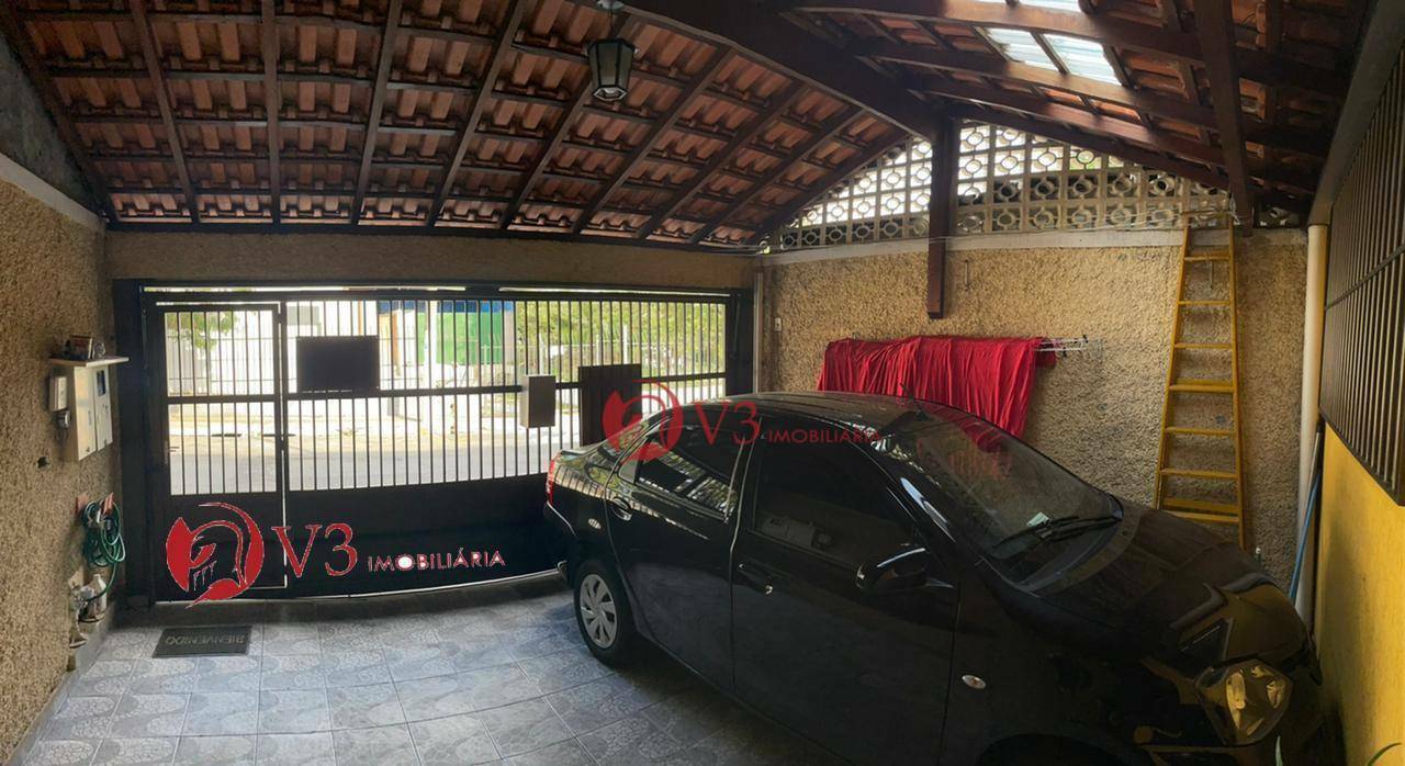 Sobrado à venda com 3 quartos, 180m² - Foto 1