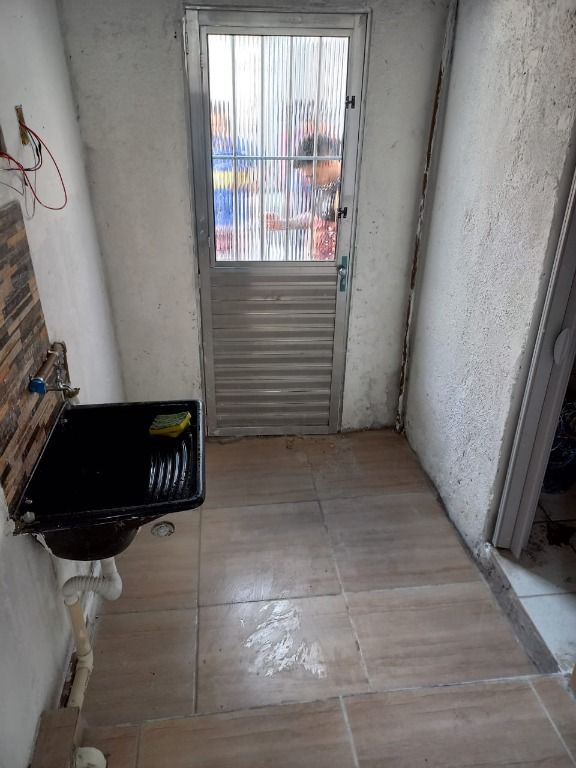 Casa à venda com 2 quartos, 90m² - Foto 2