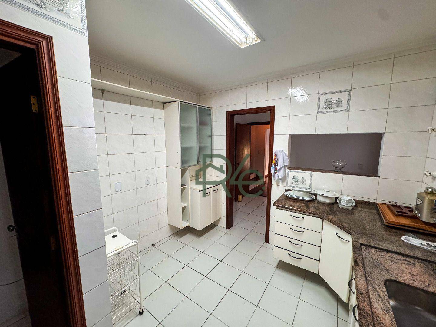 Casa de Condomínio à venda e aluguel com 5 quartos, 490m² - Foto 28