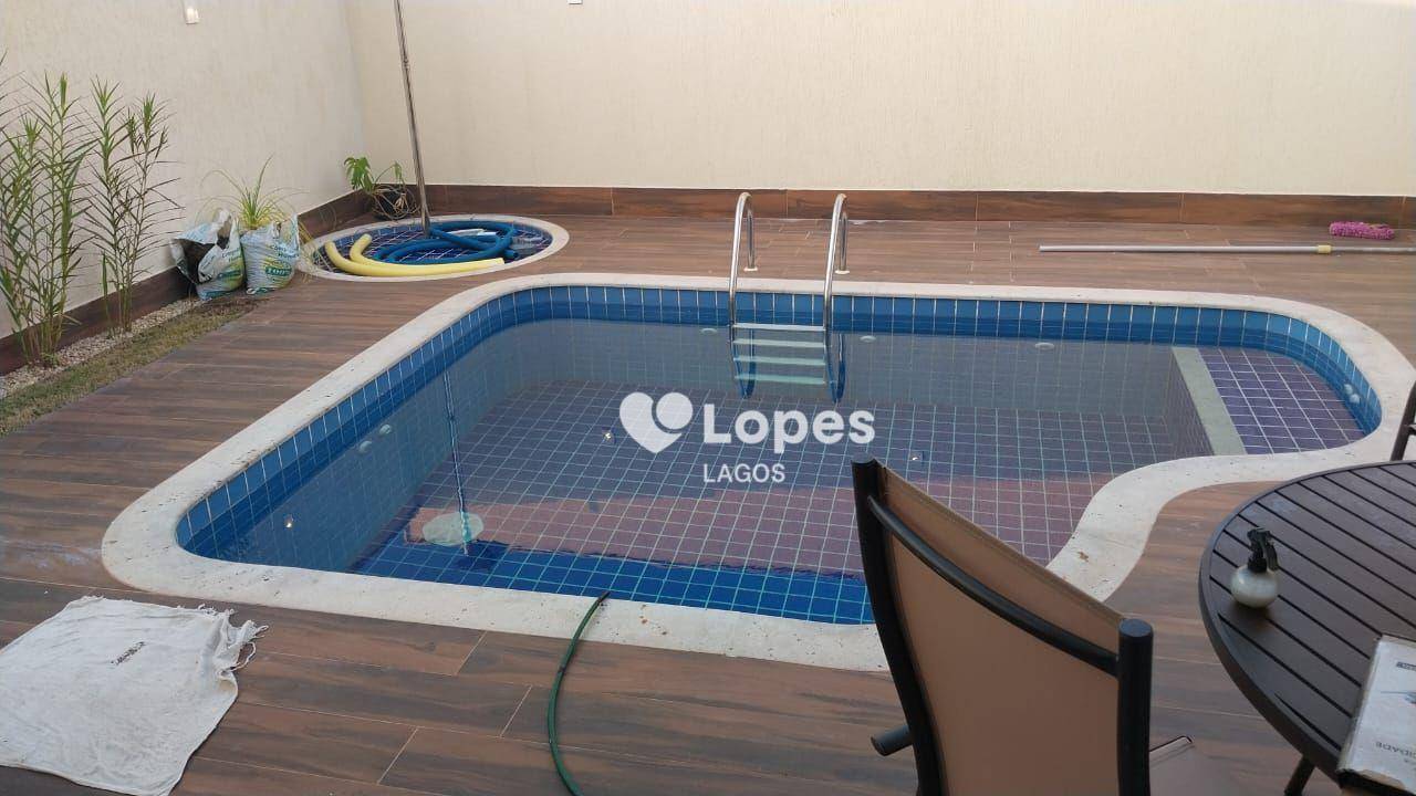 Casa de Condomínio à venda com 4 quartos, 200m² - Foto 2