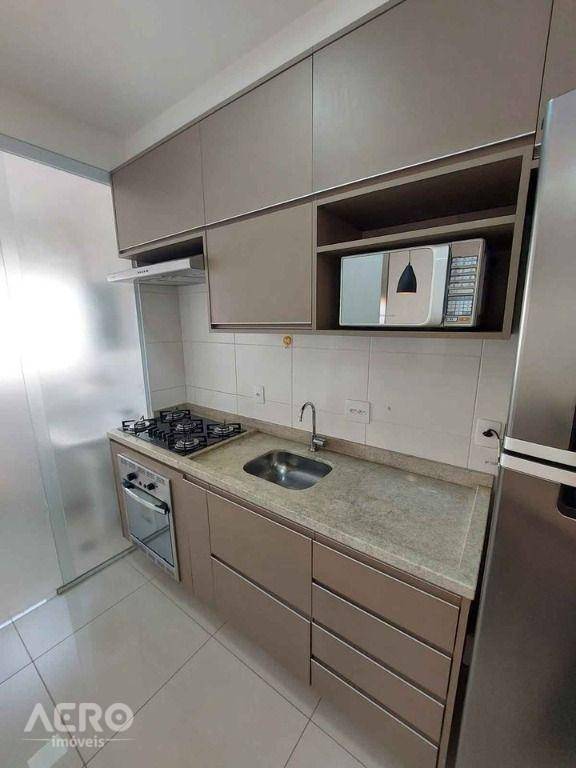 Apartamento à venda com 2 quartos, 62m² - Foto 4